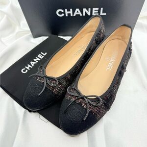 CHANEL Pink and Black Tweed Classic CC Ballet Flats - 38C